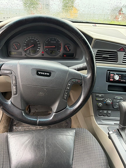 Volvo V70 8 of 9
