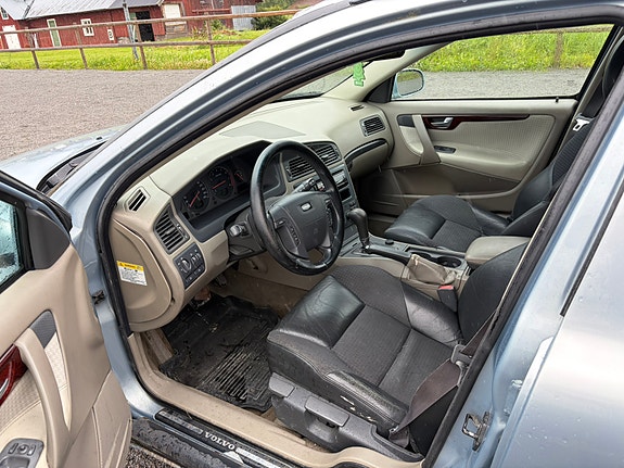 Volvo V70 6 of 9