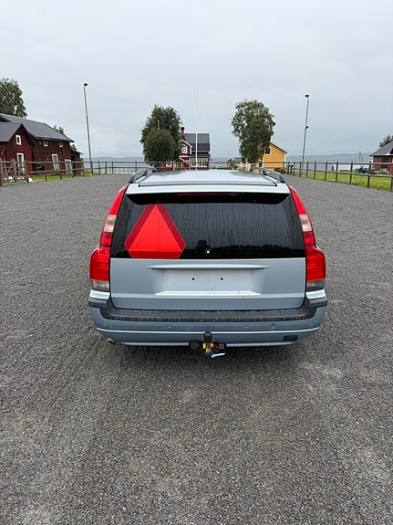 Volvo V70 4 of 9