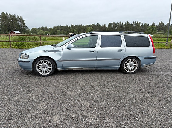 Volvo V70 3 of 9