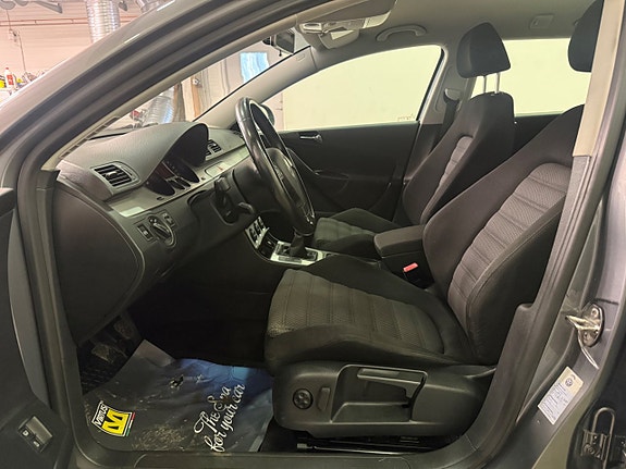 Volkswagen Passat 7 of 14