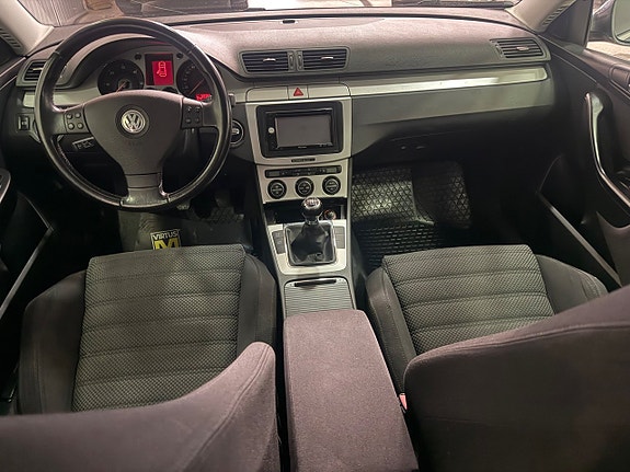 Volkswagen Passat 8 of 14