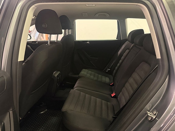 Volkswagen Passat 10 of 14