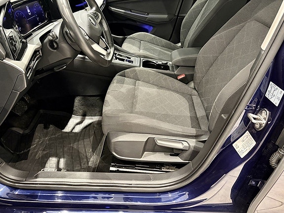 Volkswagen Golf VIII 2 of 13
