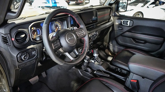 Jeep Wrangler 14 of 26