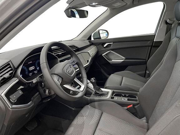 Audi Q3 8 of 15