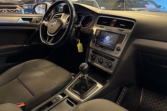 Volkswagen Golf VII 13 of 28