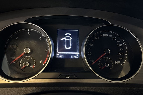 Volkswagen Golf VII 17 of 28