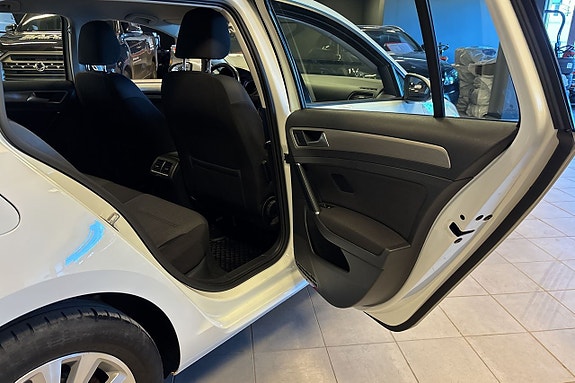 Volkswagen Golf VII 7 of 28