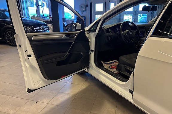 Volkswagen Golf VII 14 of 28
