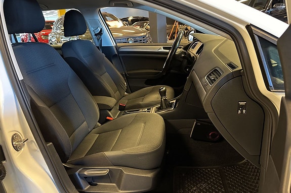 Volkswagen Golf VII 11 of 28