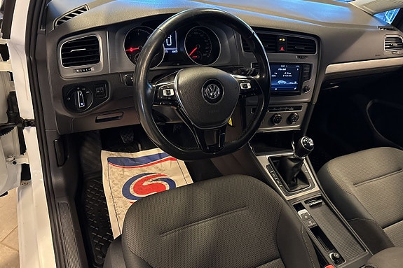 Volkswagen Golf VII 16 of 28
