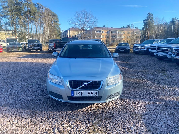Volvo V70 2 of 20