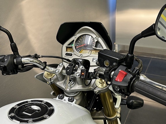 Honda Powersports CB600F Hornet | 2 Brukare | Växelvisare | Kraschpuckar | 10 of 18