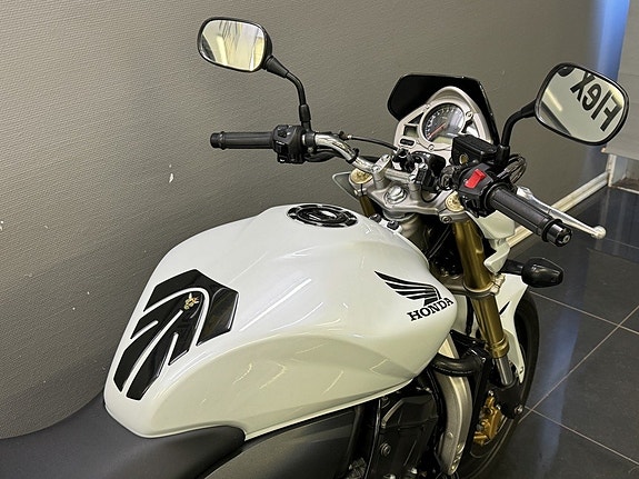 Honda Powersports CB600F Hornet | 2 Brukare | Växelvisare | Kraschpuckar | 12 of 18
