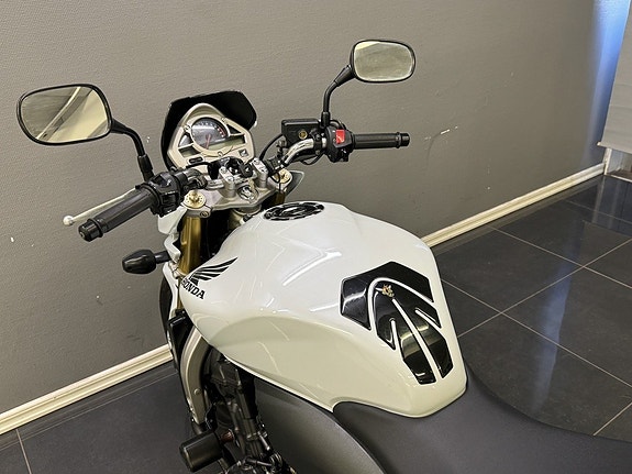 Honda Powersports CB600F Hornet | 2 Brukare | Växelvisare | Kraschpuckar | 8 of 18