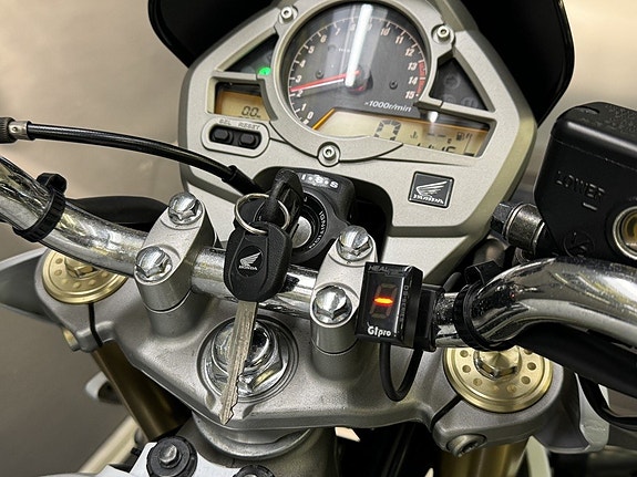 Honda Powersports CB600F Hornet | 2 Brukare | Växelvisare | Kraschpuckar | 9 of 18