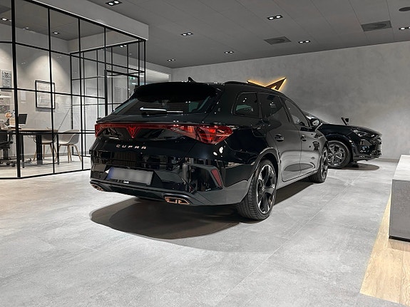 Cupra Leon 2 of 5