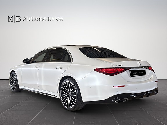 Mercedes-Benz S580 4 of 5