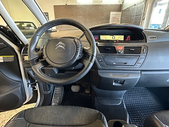 Citroen C4 Picasso 14 of 26