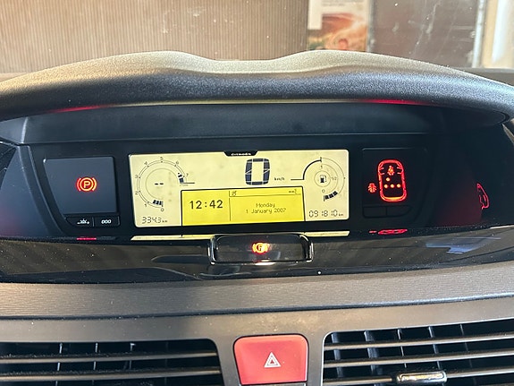 Citroen C4 Picasso 24 of 26