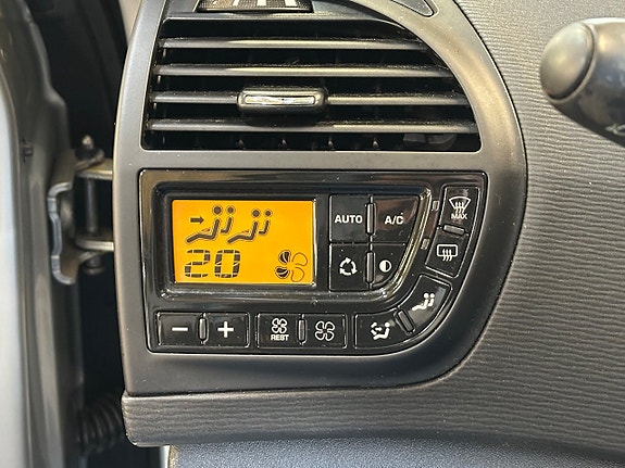 Citroen C4 Picasso 21 of 26