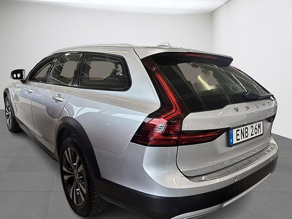 Volvo V90 Cross Country 3 of 5