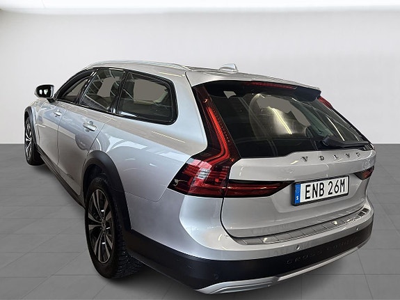 Volvo V90 Cross Country 2 of 5