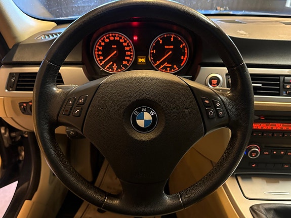 BMW 320 9 of 16