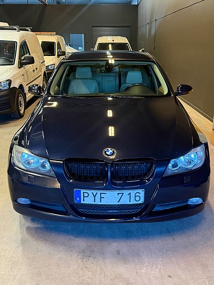 BMW 320 3 of 5