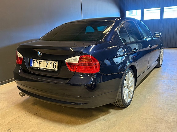 BMW 320 8 of 16