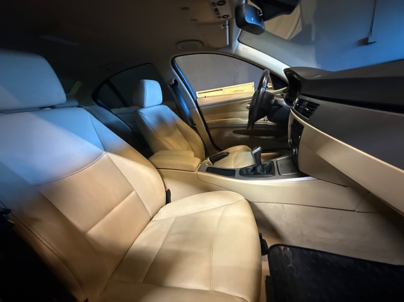 BMW 320 13 of 16