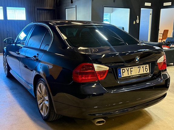 BMW 320 6 of 16