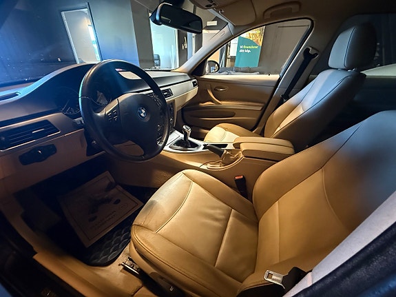 BMW 320 11 of 16