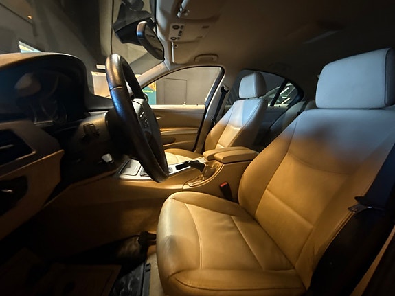 BMW 320 12 of 16
