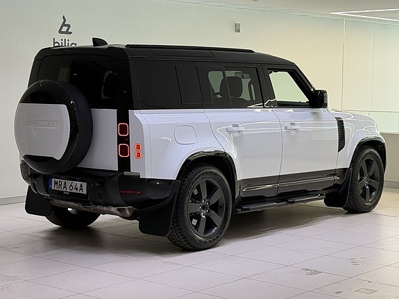 Land Rover Defender 110 4 of 5