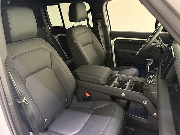 Land Rover Defender 110 15 of 25