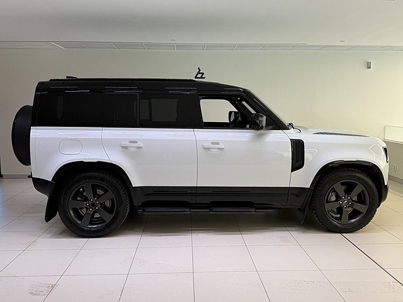 Land Rover Defender 110 6 of 25