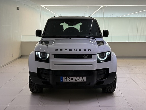 Land Rover Defender 110 2 of 5