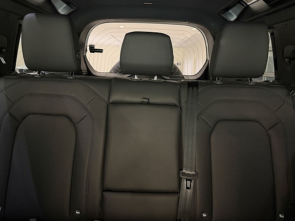 Land Rover Defender 110 20 of 25