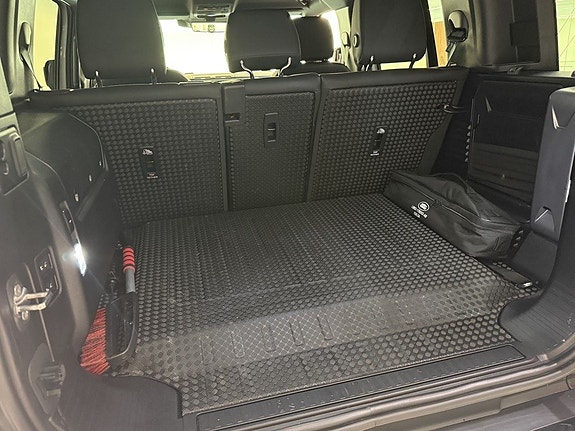 Land Rover Defender 110 24 of 25