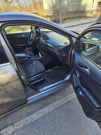 Mercedes-Benz B180 7 of 9