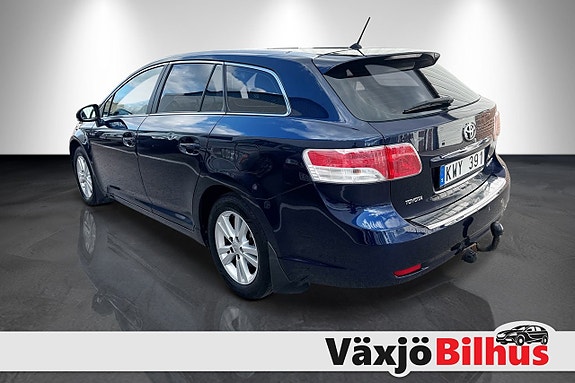Toyota Avensis 2 of 5