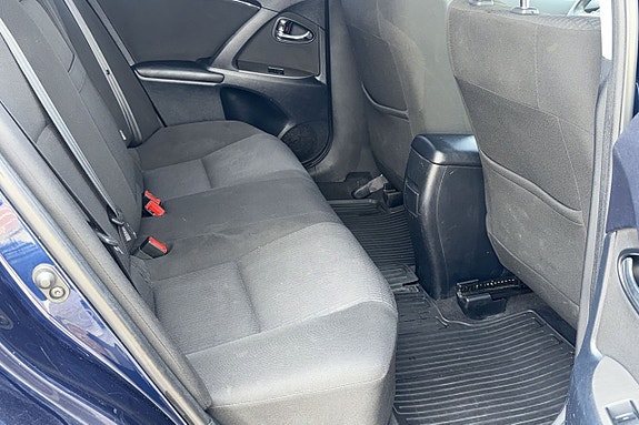 Toyota Avensis 7 of 8