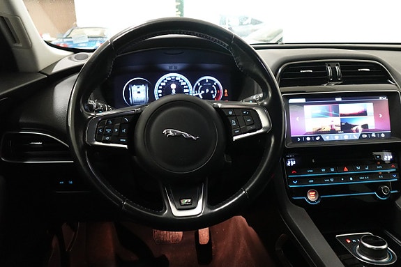 Jaguar F-PACE 7 of 21
