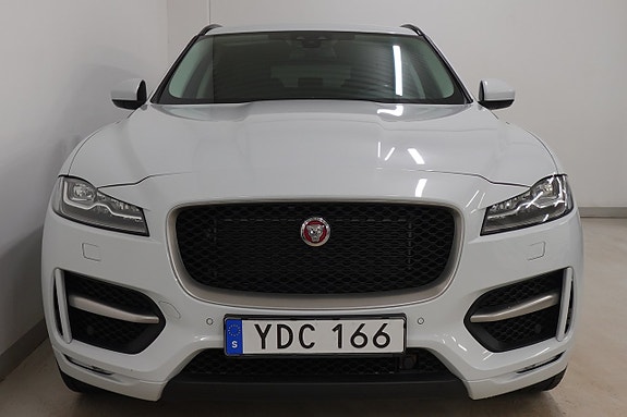 Jaguar F-PACE 2 of 5