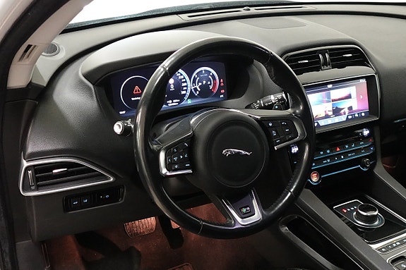 Jaguar F-PACE 6 of 21