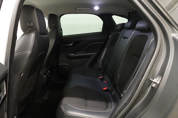 Jaguar F-PACE 5 of 5
