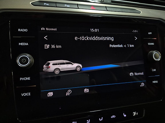 Volkswagen Passat 26 of 27
