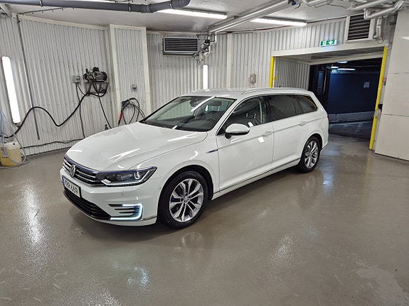 Volkswagen Passat 7 of 27
